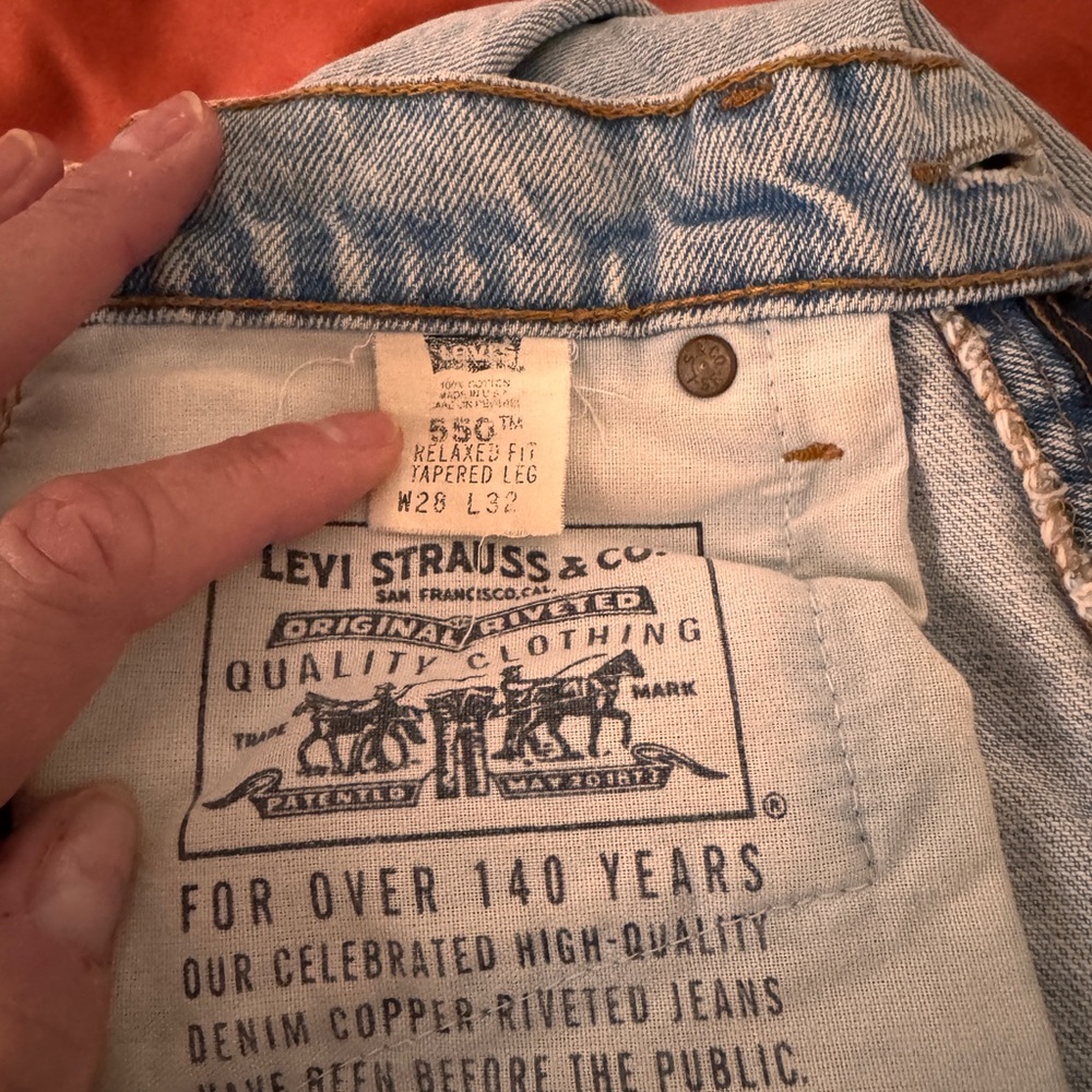 Vintage Levi's women’s Relaxed Fit, Tapered Leg Jeans 28x32 - Picture 4 of 4